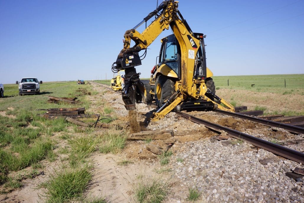 Rail Rider and Hydraulic Clam Cribbing Bucket Dymax Rail Rider and Hydraulic Clam Cribbing Bucket