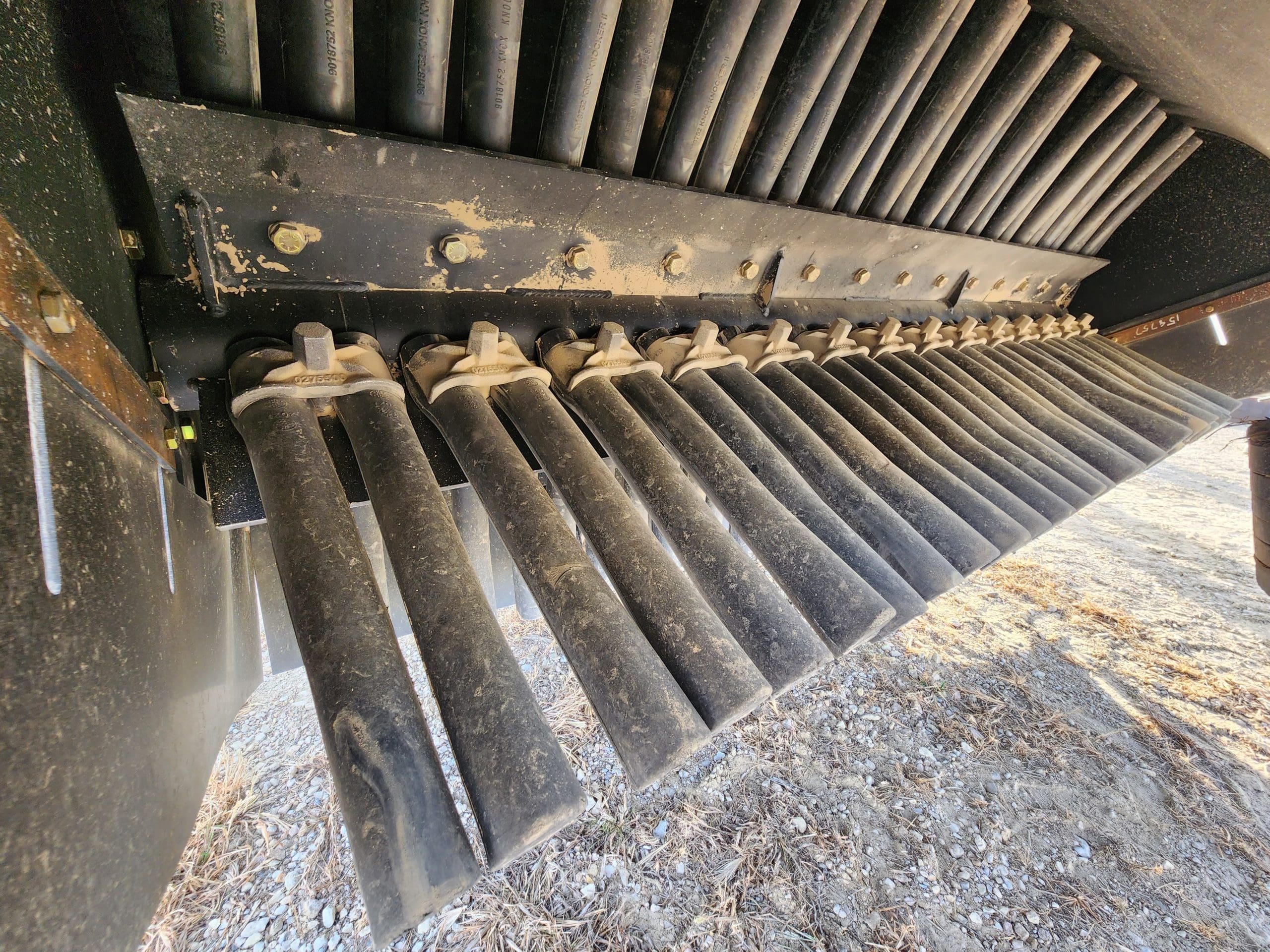 DymaxRail Ballast Broom — close-up of 112 replaceable heavy-duty rubber broom elements