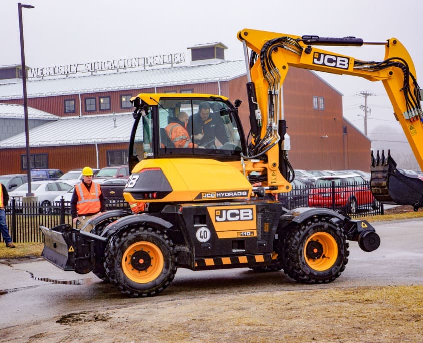 DymaxRail Rail Rider WX1B hi-rail conversion installed on wheel excavator with single blade and two stabilizers